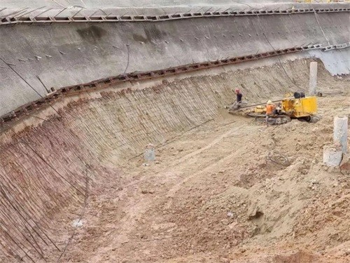 白朗基坑边坡加固